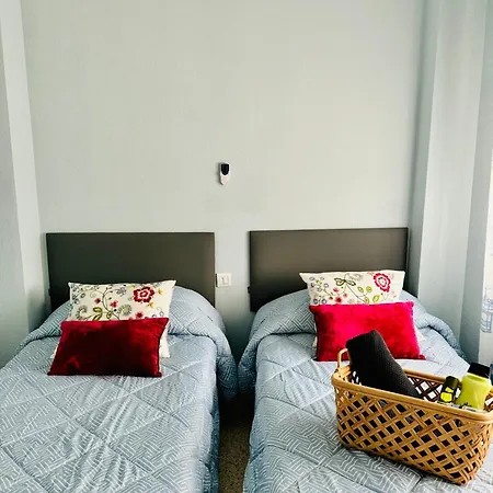 Sunny Semidetached Private House 10min From Center Holiday home